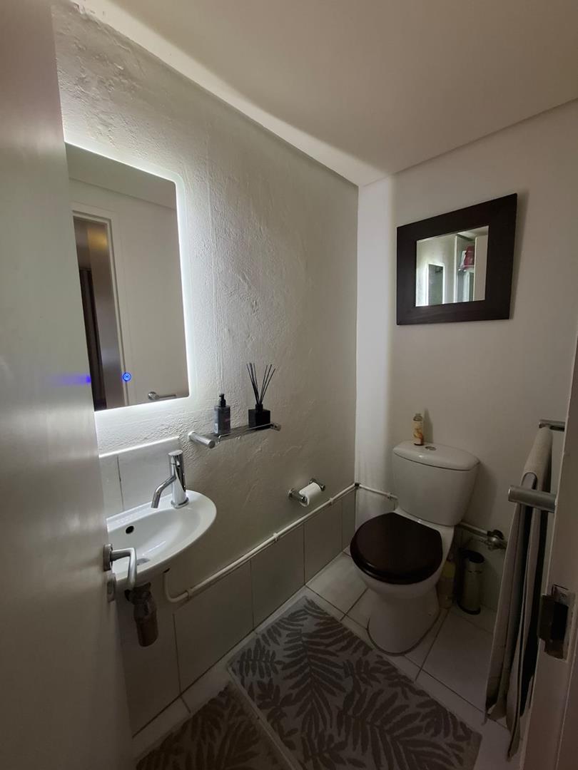 2 Bedroom Property for Sale in Sea Point Western Cape